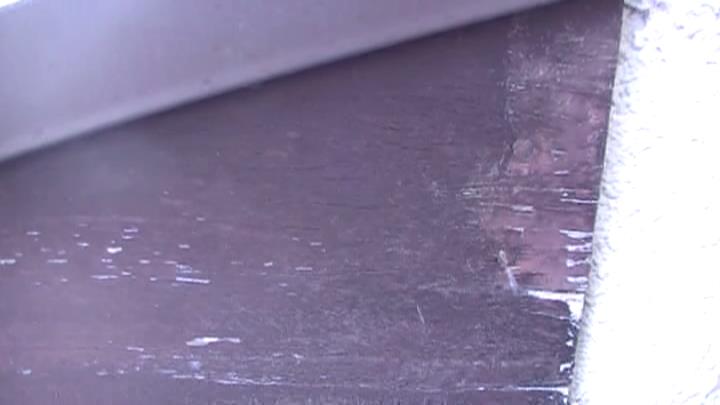 木の破風板に塗膜剥離の発生