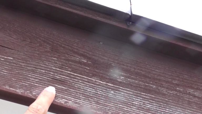 内容成分の木が露出しています