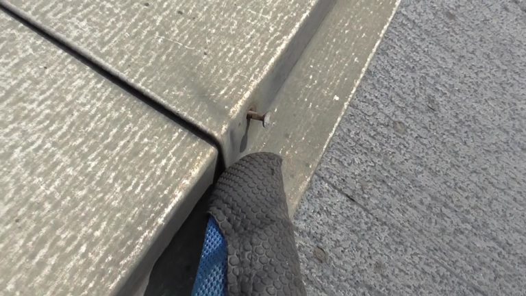 棟板金 釘抜け
