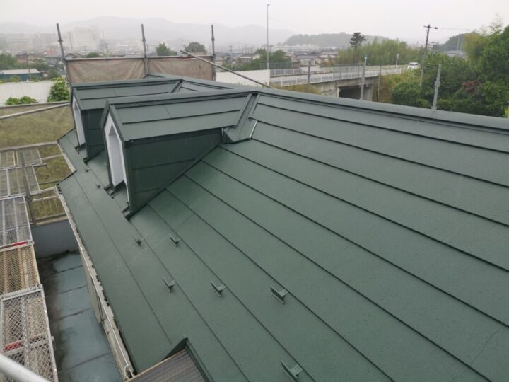 屋根リフォーム・ガルバニウム重ね張りカバー工事　毛呂山町