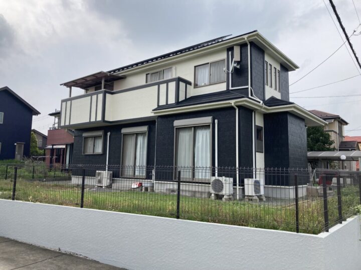 埼玉県坂戸市紺屋｜外壁塗装・屋根カバー｜T様邸｜チャコール・ブロークンホワイト仕上げ