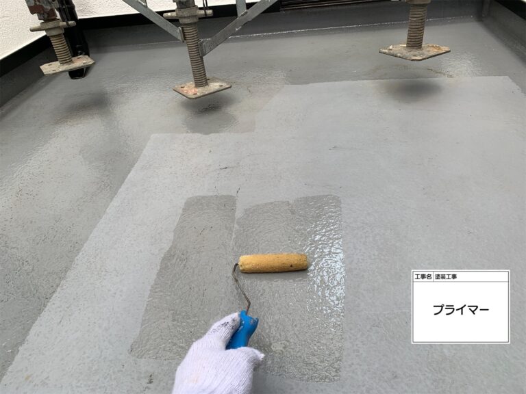 接着剤となるプライマー塗布