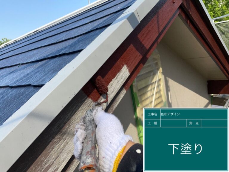 この下塗り材を塗り込んで吸い込みを止めて 付着性をアップします