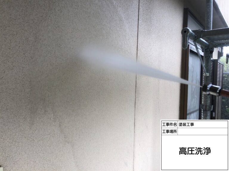 長年の汚れをしっかりと洗い流していきます
