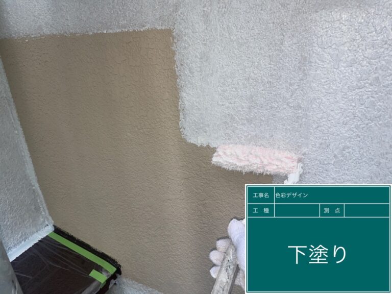 下塗りを、隅々まで塗りこみます