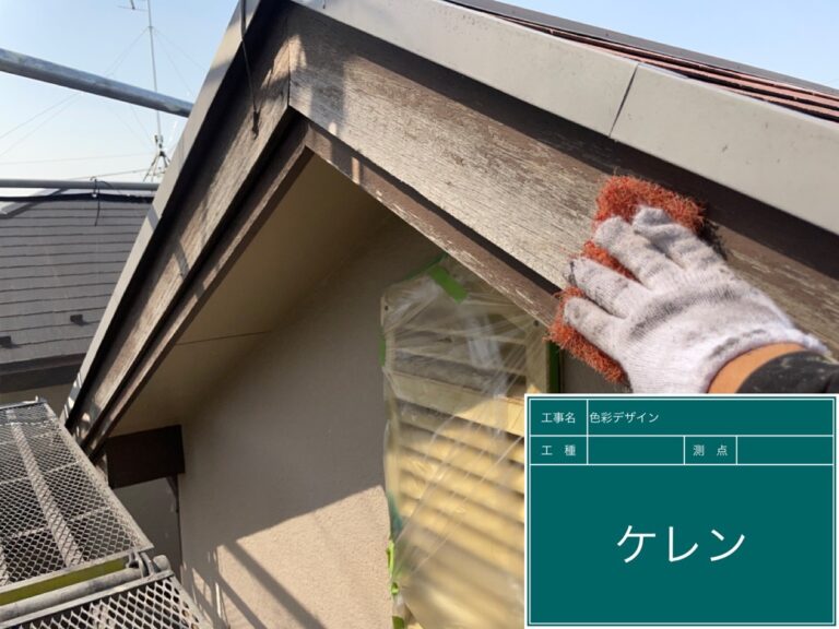 破風板塗装 既存塗装膜が剥がれて表面には地肌が露出しています 雨水を吸収すると腐ってしまいます