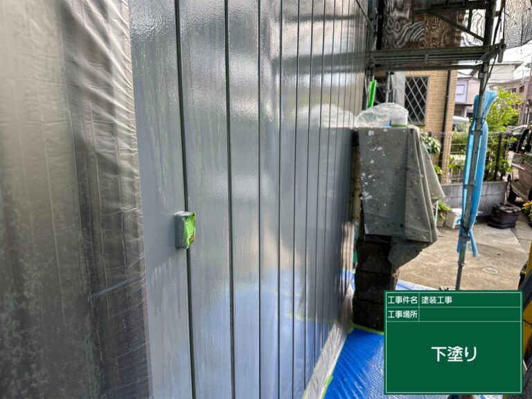 綺麗に洗浄した上に下塗りで調整・1回目塗装
