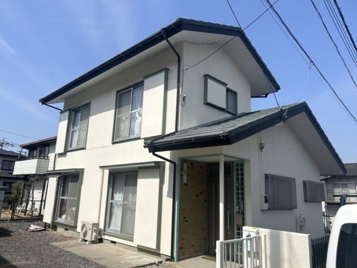 埼玉県日高市中鹿山|外壁塗装・屋根カバー|O様邸|ブロークンホワイト仕上げ
