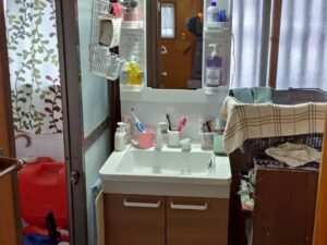 毛呂山町岩井東｜洗面台交換｜水廻りリフォーム｜床改修工事｜玄関照明交換｜ドアホン交換工事｜A様邸