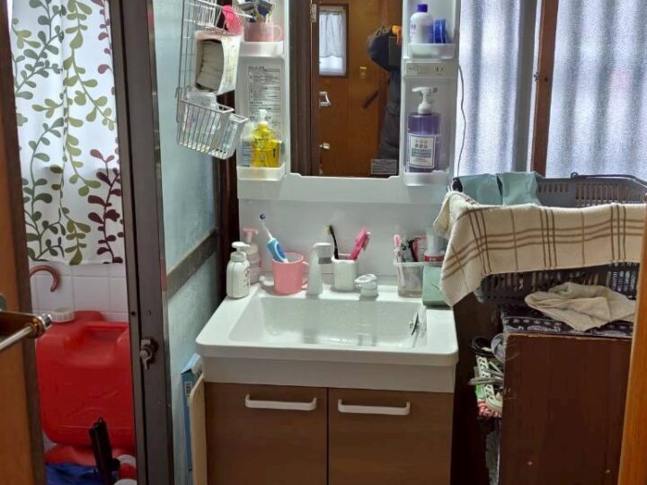 毛呂山町岩井東｜洗面台交換｜水廻りリフォーム｜床改修工事｜玄関照明交換｜ドアホン交換工事｜A様邸