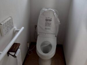 日高市梅原｜トイレ改装工事｜トイレ交換｜洗面台交換｜床貼替工事｜障子張り替え｜給湯器交換｜天井貼替工事｜玄関リフォーム工事｜A様邸｜