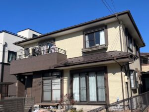 坂戸市にっさい花みず木にて築25年の初塗り替え！「フッ素REVO」×「スーパーシャネツサーモF」で美観と耐久性を一新｜色彩デザイン｜S様邸｜ストーン・ラセットブラウン・アイアンバーグ仕上げ